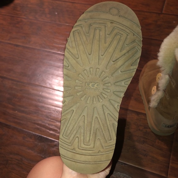 Bailey button uggs - Picture 5 of 5